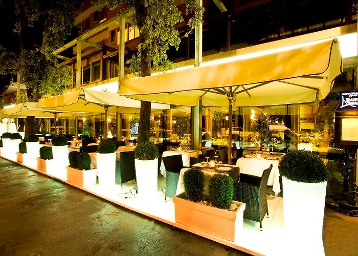 Savoy Ξενοδοχείο Πέζαρο