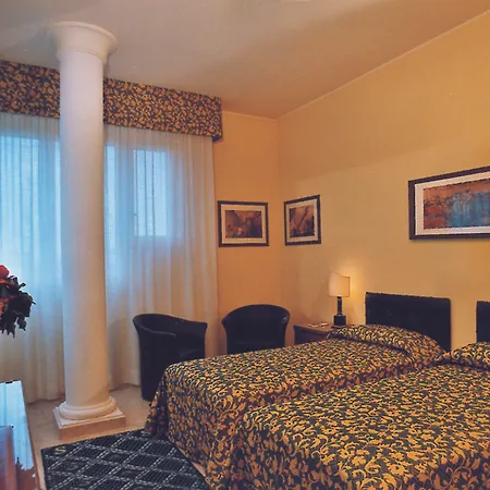 Savoy 4* Пезаро